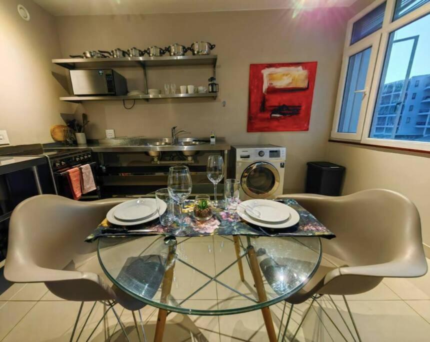 Apartment Epic Mountain Views-loadshedding Free-self Checkin Cape Town