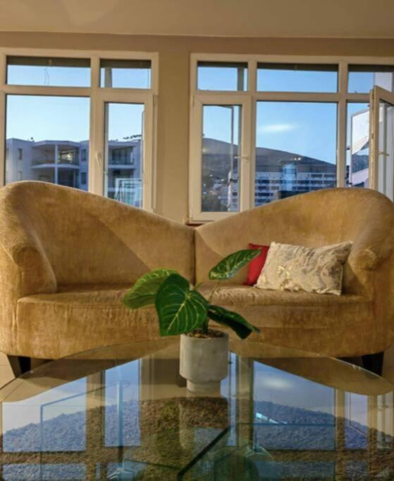 Apartment Epic Mountain Views-loadshedding Free-self Checkin *